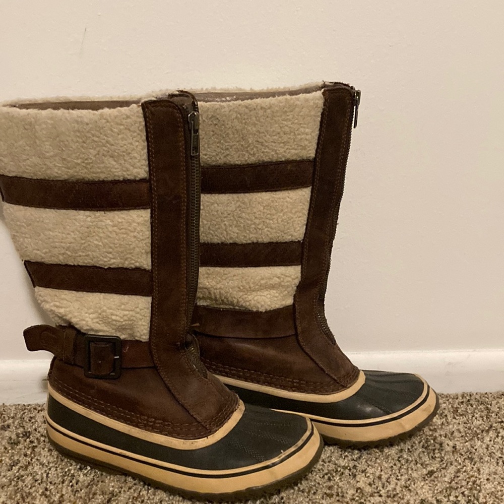Sorel Womens zip-up snow boots